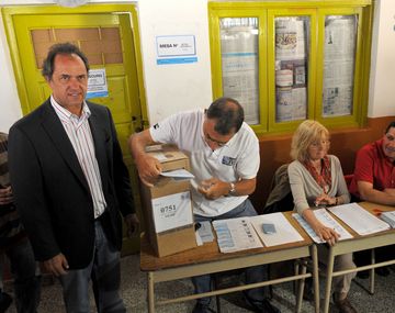 Scioli votó recordando a Néstor Kirchner: Me honró con su confianza