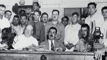Lázaro Cárdenas firma en 1938 el decreto de expropiación de los bienes de las compañías petroleras, Lázaro Cárdenas firma en 1938 el decreto de expropiación de los bienes de las compañías petroleras,