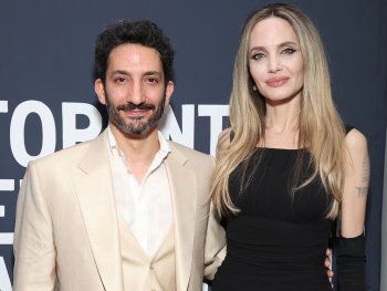 Juan Minujín y Angelina Jolie, a los besos, risas y abrazos en Hollywood