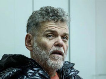 El nuevo spot de Adorni protagonizado por Alfredo Casero a puro insulto
