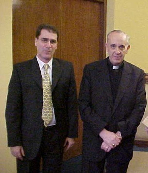 Francisco no ha dejado de acercase a nosotros como un hermano