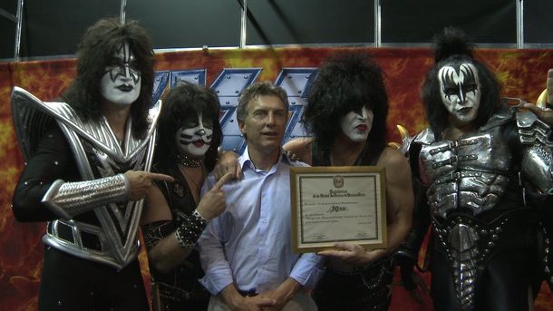 Macri visitó a Kiss en medio del apagón y los problemas de la basura