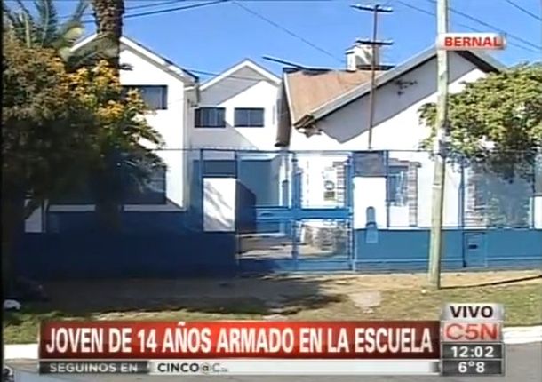 Un adolescente fue armado a su escuela privada