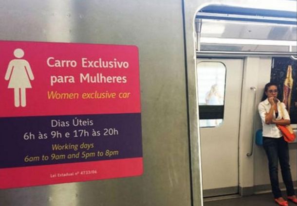 ¿En qué países circulan vagones exclusivos para mujeres y cómo funcionan?