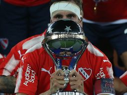 Nicolás Tagliafico con la Copa Sudamericana Nicolás Tagliafico con la Copa Sudamericana