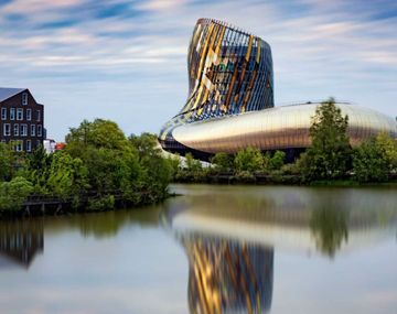 La Cité du Vin de Burdeos abrió sus puertas en junio