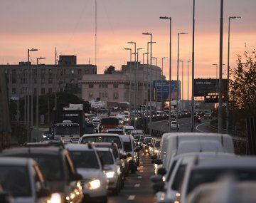Hubo caos de tránsito en los accesos a la Ciudad durante el último día hábil del confinamiento