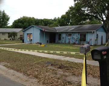 Un hombre desapareció por un agujero en su dormitorio