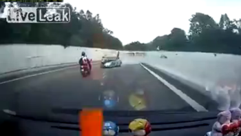 Brutal accidente en una autopista de Singapur Brutal accidente en una autopista de Singapur