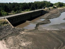 Crisis hídrica en Uruguay: legisladores tratan eliminación de impuestos al agua mineral