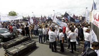 Los gremios protestaron en la audiencia pública Los gremios protestaron en la audiencia pública