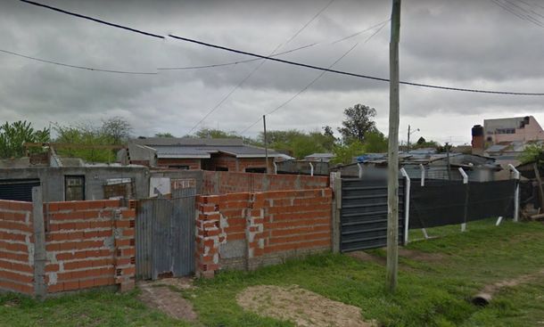 Un hombre se atrincheró con un menor en una casa