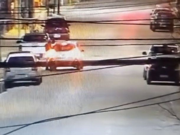 Ensenada: discutieron y la arrastró cuatro cuadras sobre el capot del auto