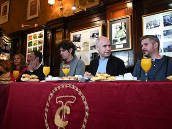 Un clásico: ¿qué desayunó Larreta en el Tortoni antes de votar?