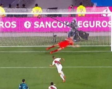 Dibu se lo come: el cántico de la hinchada antes que Perú errara el penal