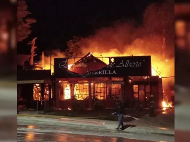 Neuquén: un incendio destruyó una conocida parrilla