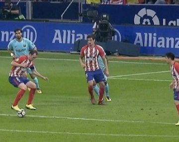 Al defensor no le temblaron las piernas y dejó pagando al argentino