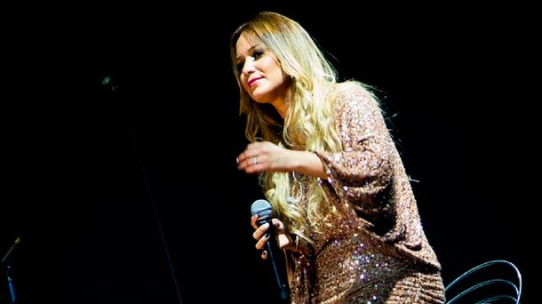 VIDEO: Descontento en un show de Karina porque cantó sin ganas
