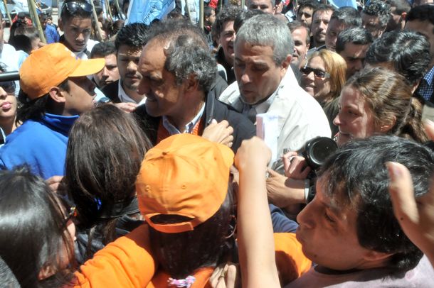 La gente ve las contradicciones de Macri que habla ahora de cuidar cosas y corregir otras