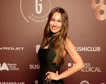 Pampita deslumbró en Punta del Este con un vestido rojo que se volvió viral