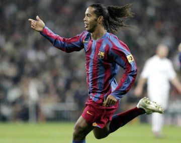 Ronaldinho volverá a jugar en el Barcelona