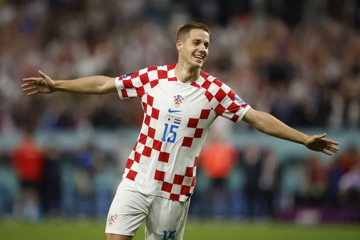 Mario Pasalic festejando el &uacute;ltimo gol de los penales.