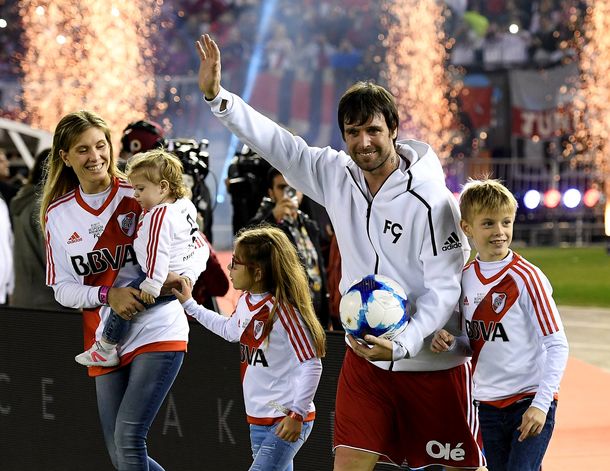 Fernando Cavenaghi es despidió acompañado por su familia