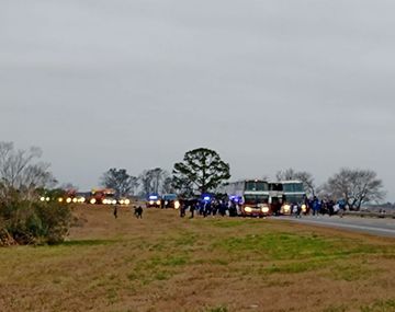 Incidentes en la previa de Colón-Talleres: hinchas varados