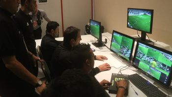 La tecnología en el fútbol sigue ganando enemigos La tecnología en el fútbol sigue ganando enemigos