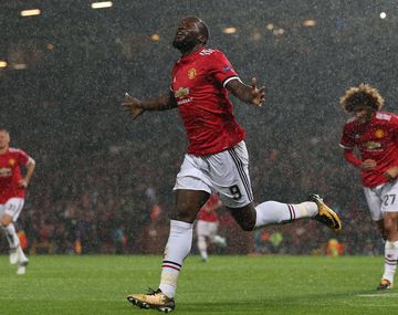 Piden a hinchas del United que no le canten más al pene de su estrella