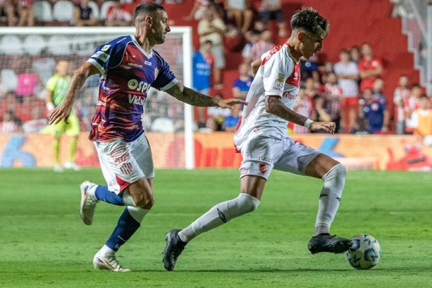 Argentinos quedó como único puntero de la Zona A del Torneo Apertura tras vencer a Unión