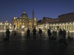 El Vaticano establece sanciones y amenaza con despedir a empleados que no quieran vacunarse