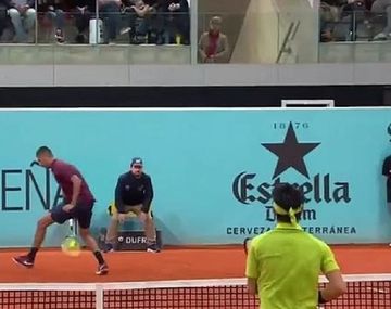 A puro lujo: el polémico Nick Kyrgios hizo una gran willy y explotó el estadio
