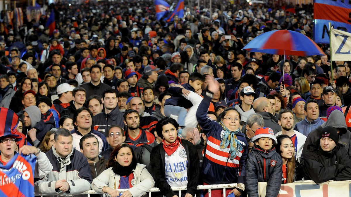 Miles de hinchas de San Lorenzo marcharon por la vuelta a Boedo