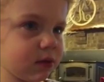 Pura ternura: tiene 2 años y llora desconsolada porque no la dejan tener novio