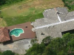 encontraron un simbolo nazi en una pileta encontraron un simbolo nazi en una pileta