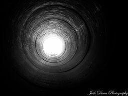 La ciencia explica por qué las personas ven una luz al final del túnel