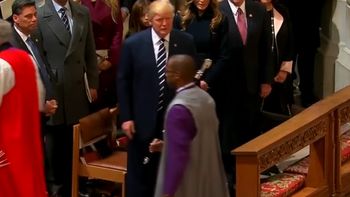 acusan a trump de no saludar a un religioso por ser negro acusan a trump de no saludar a un religioso por ser negro