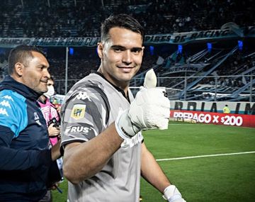 Se va de Racing: Vélez sumará a Gastón Gómez como refuerzo