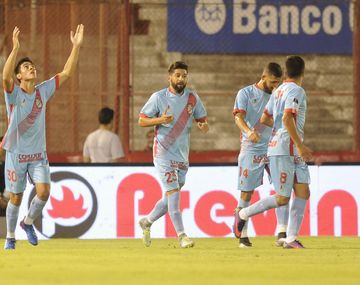 Arsenal ganó un partido clave ante Huracán