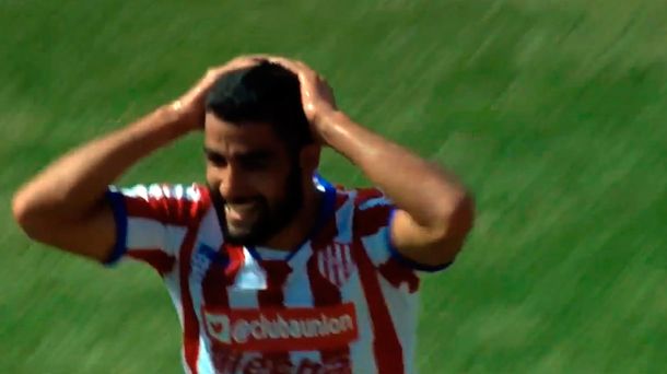 Sólo había que empujarla: el insólito gol que falló un jugador de Unión