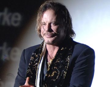 Filtran fotos del desalojo de Mickey Rourke por falta de pago de su alquiler