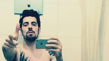 la foto hot de esteban lamothe en el bano ¡y el comentario poco erotico de su mujer! la foto hot de esteban lamothe en el bano ¡y el comentario poco erotico de su mujer!