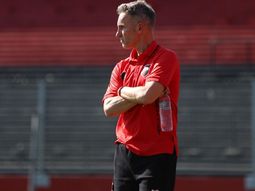 Newells confirmó a Lucas Bernardi de interino tras la salida de Orsi-Gómez