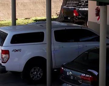La camioneta Ford Ranger blanca, propiedad de los detenidos Carlos Pérez y María Victoria Caillava