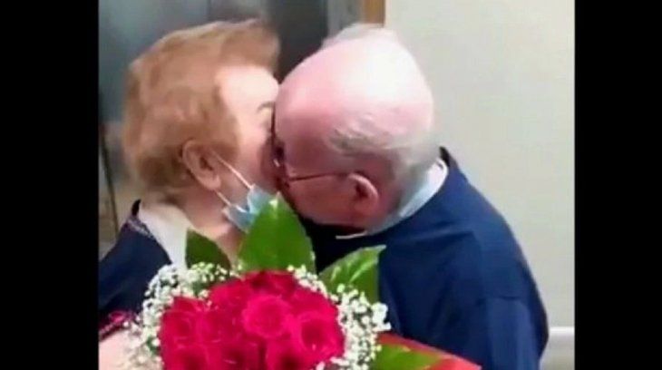 Italia: así fue el conmovedor reencuentro entre dos abuelos separados por el coronavirus