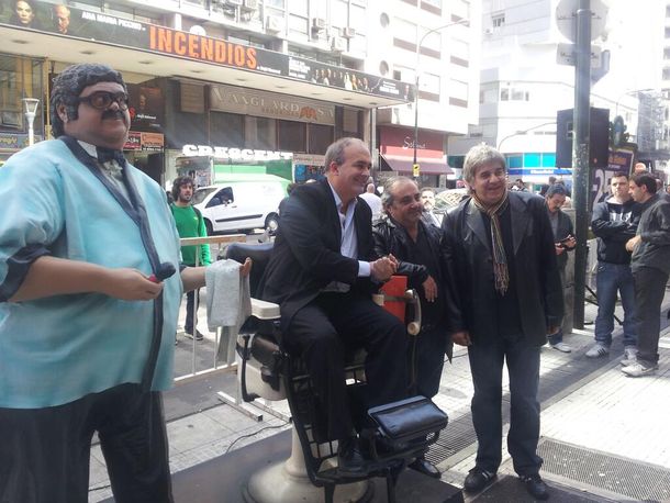 Ahora, Porcel también tiene una estatua en calle Corrientes