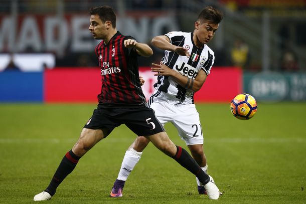 Paulo Dybala salió lesionado en el partido entre Milan y Juventus