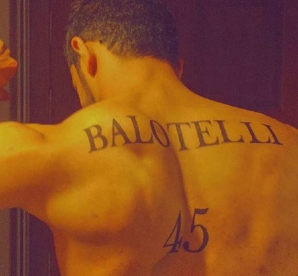 Balotelli, fascinado por el excéntrico tatuaje que le dedicó un fanático
