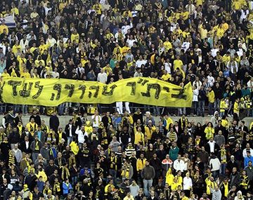 Bandera racista en Israel contra de la llegada de futbolistas musulmanes